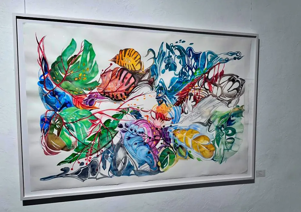 Las obras del artista combinan óleos y acuarelas. 