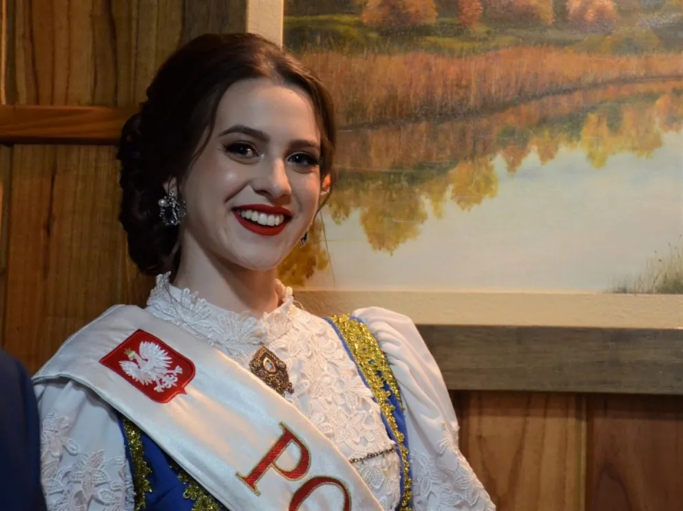 Paula Florencia Solís, reina de la colectividad polaca. //Foto: FNI.