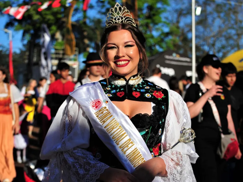 Abril Caso Szewald, es la actual Reina Nacional Virtual de los Inmigrantes. //Foto: Víctor Paniagua.