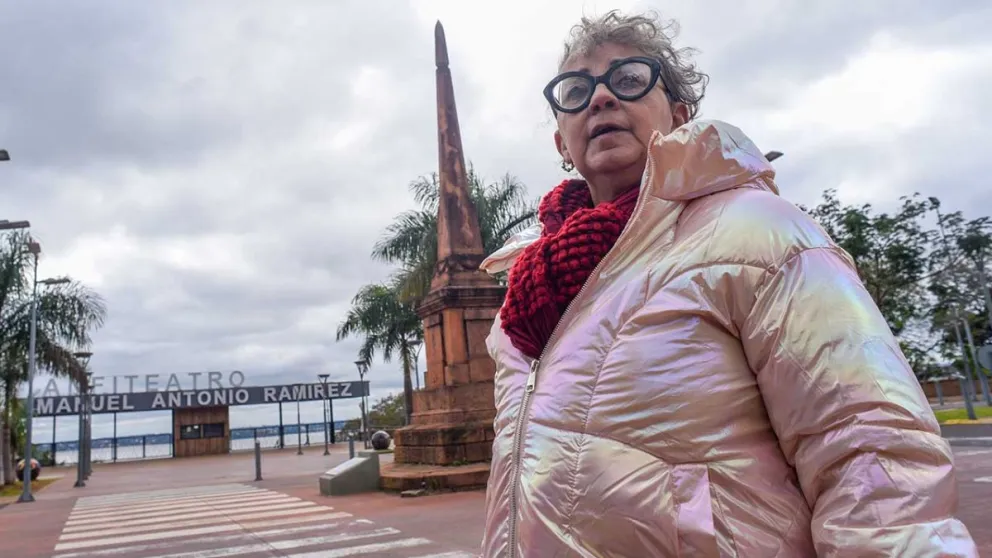 El 12 de octubre de 1929 la Colectividad Paraguaya de Misiones dona una pirámide en piedra asperón roja. En ese acto se oficializó el nombre del parque: República del Paraguay. //Fotos: Marcelo Rodríguez.
