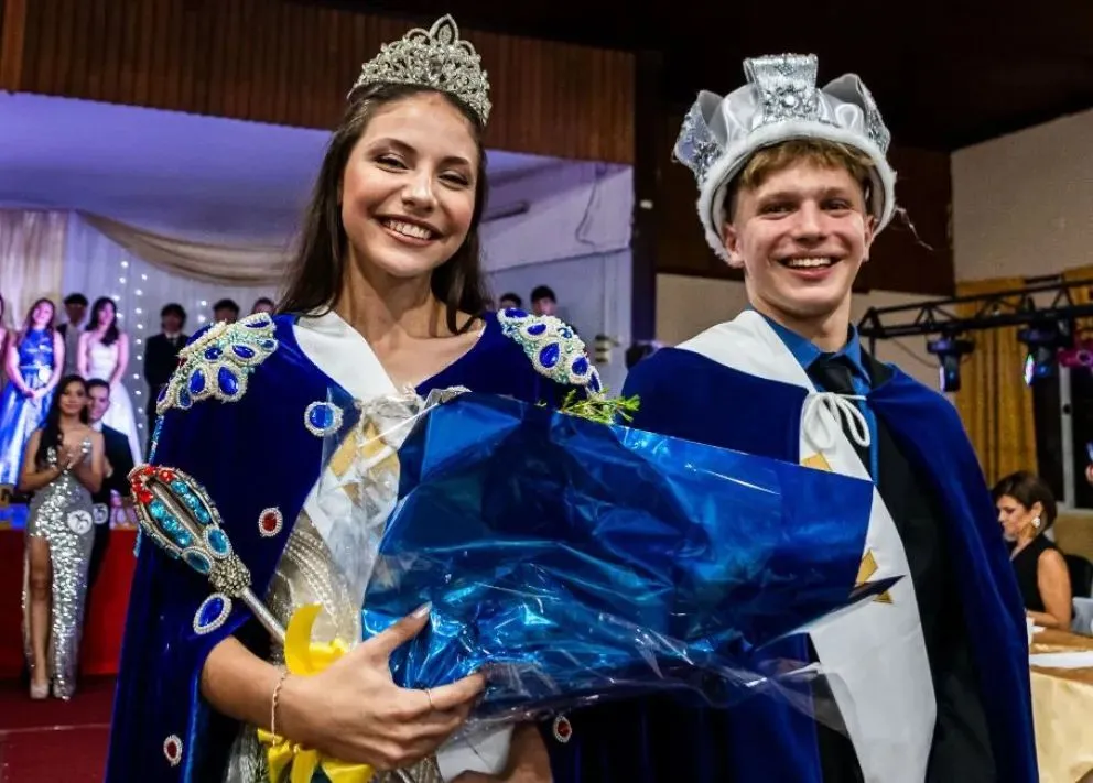 Camila Tello y Lucas Benetti, del Colegio San Basilio Magno, entregarán sus atributos mañana. //Foto: Víctor Paniagua.