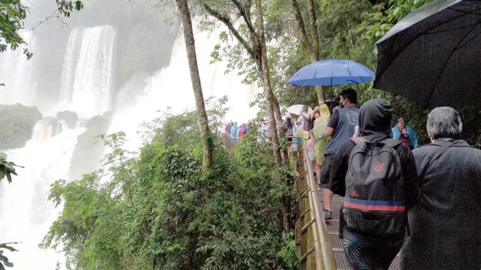 Cataratas sigue siendo un polo de atracción para el turismo. //Foto: Norma Devechi.