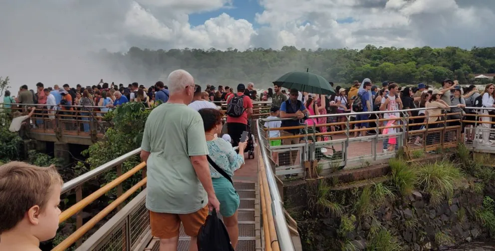 Puerto Iguazú volvió a vivir un fin de semana colmado de visitantes. Fotos: Norma Devechi. 