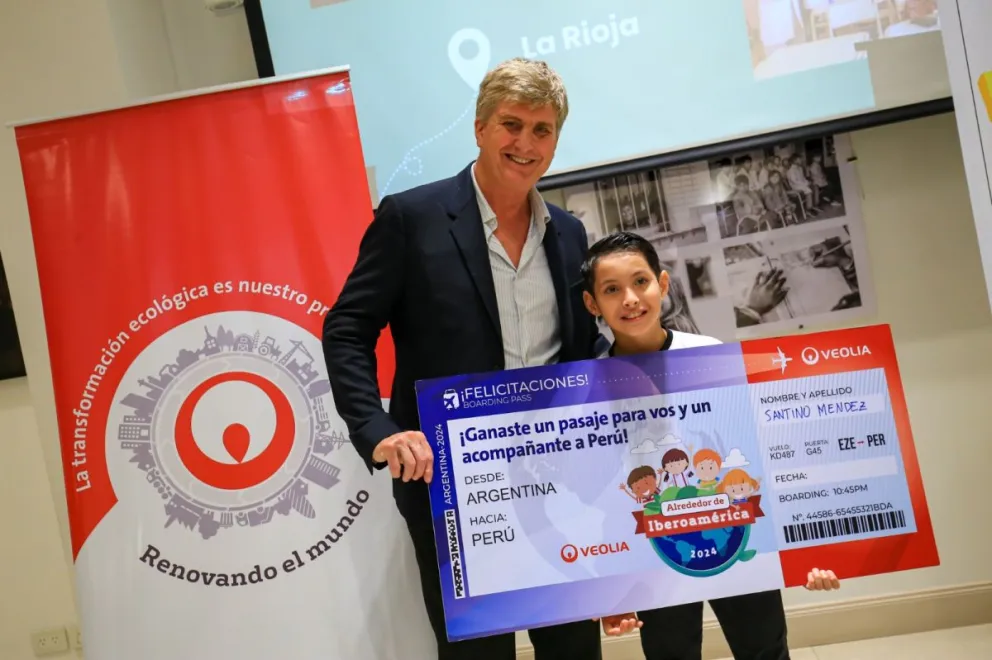 Foto: Santino recibiendo su premio