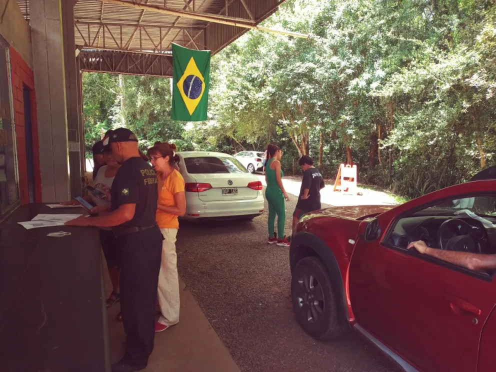 El paso internacional entre San Pedro (Misiones) y Paraíso (Santa Catarina) es una alternativa atractiva por los turistas. Foto: Carina Martínez