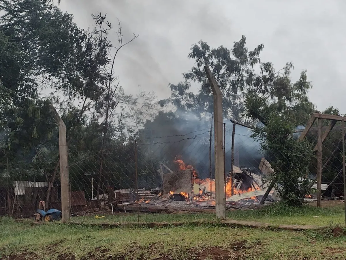 Incendio redujo a cenizas una vivienda en Posadas, investigan si fue ...