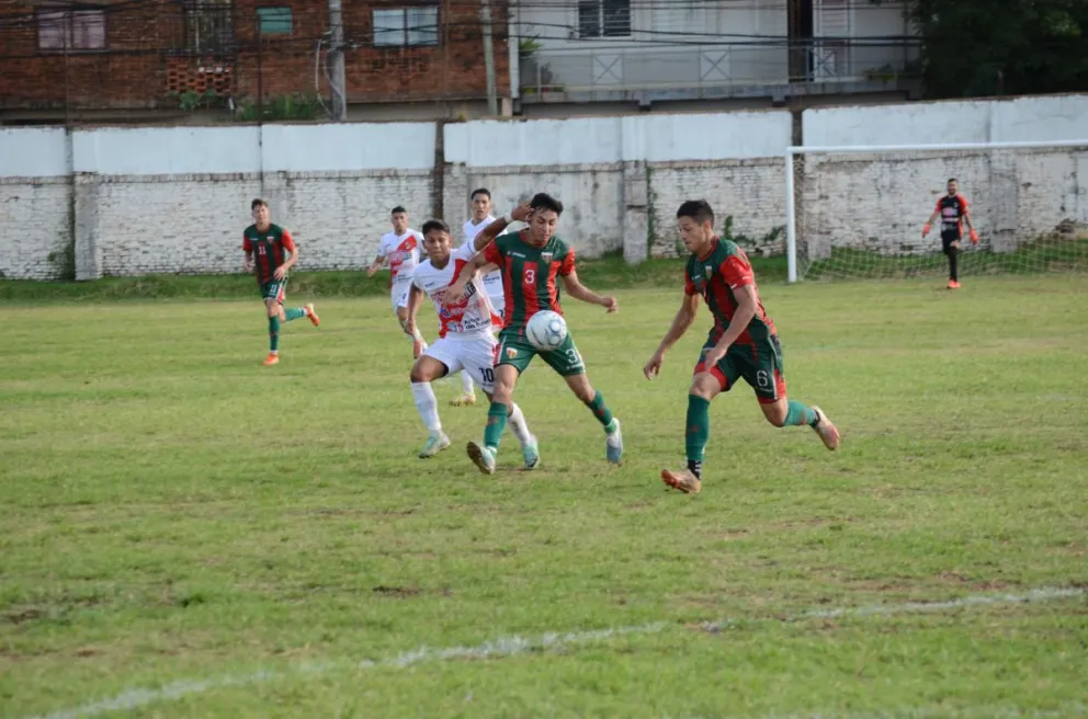 El encuentro fue parejo, de ida y vuelta, pero el Verdirrojo estuvo fino en la definición // Foto: Marcos Isaac
