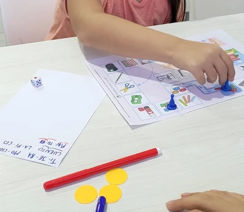Las terapias suelen incluir juegos para que el aprendizaje no sea forzado. 