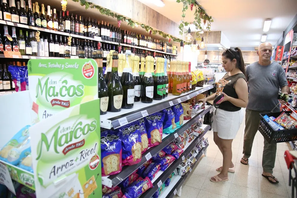 La demanda de productos como pan dulce, budín y sidra comenzó paulatinamente. Foto: Natalia Guerrero