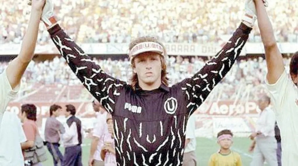 Zubczuk se consagró campeón tres veces con Universitario a principios de los 90.