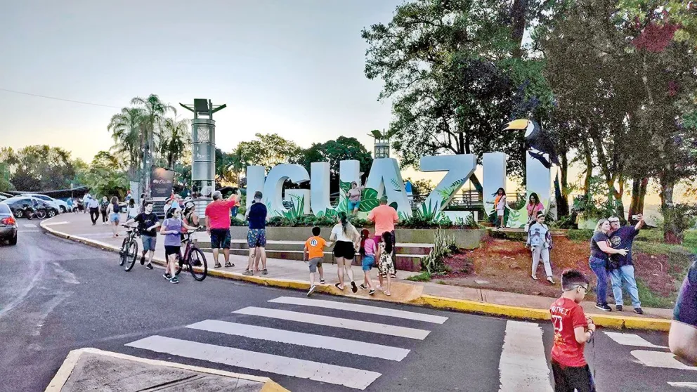 Puerto Iguazú recibe a miles de turistas cada fin de semana largo en Argentina. //Foto: Norma Devechi.