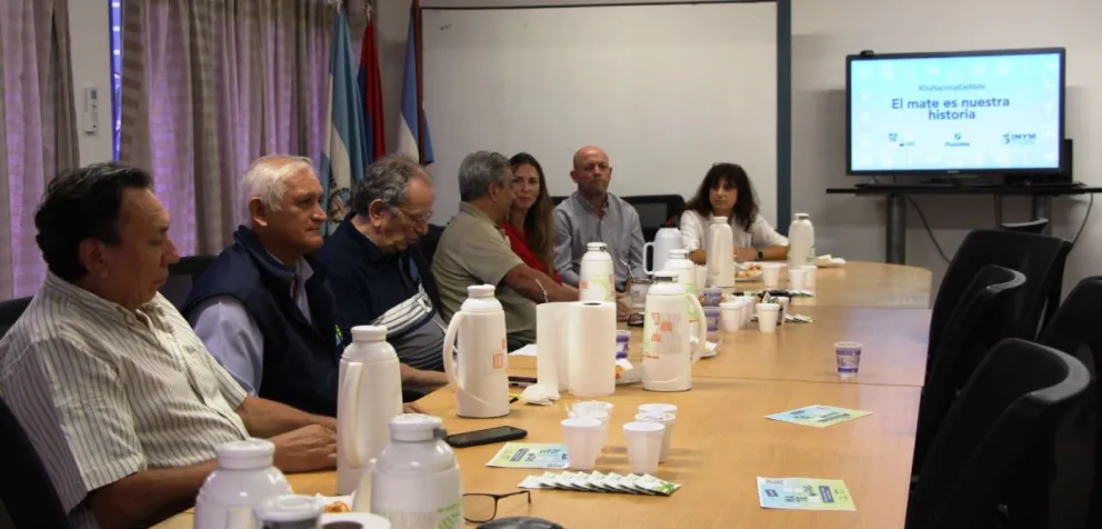 El 30 de noviembre es el Día Nacional del Mate, establecida por el Congreso el 17 de diciembre de 2014, por la Ley 27.117. 