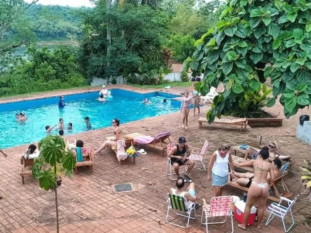 Las altas temperaturas motivaron a los emprendedores a habilitar sus piletas. //Foto: Graciela González.