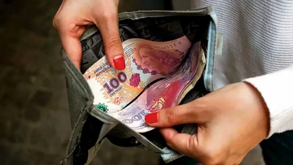 Según el estudio de la UBA, el dinero alcanza cada vez menos en el país.