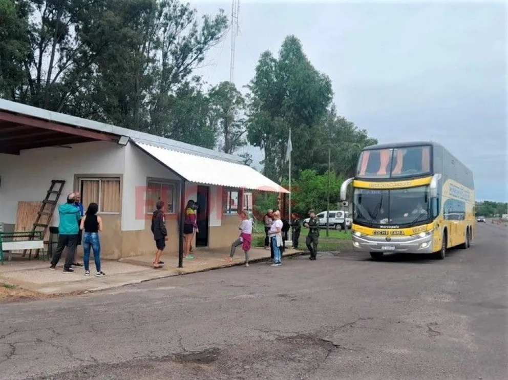 El viaje se detuvo algunas horas en el destacamento de la fuerza federal. //Foto: El Once.