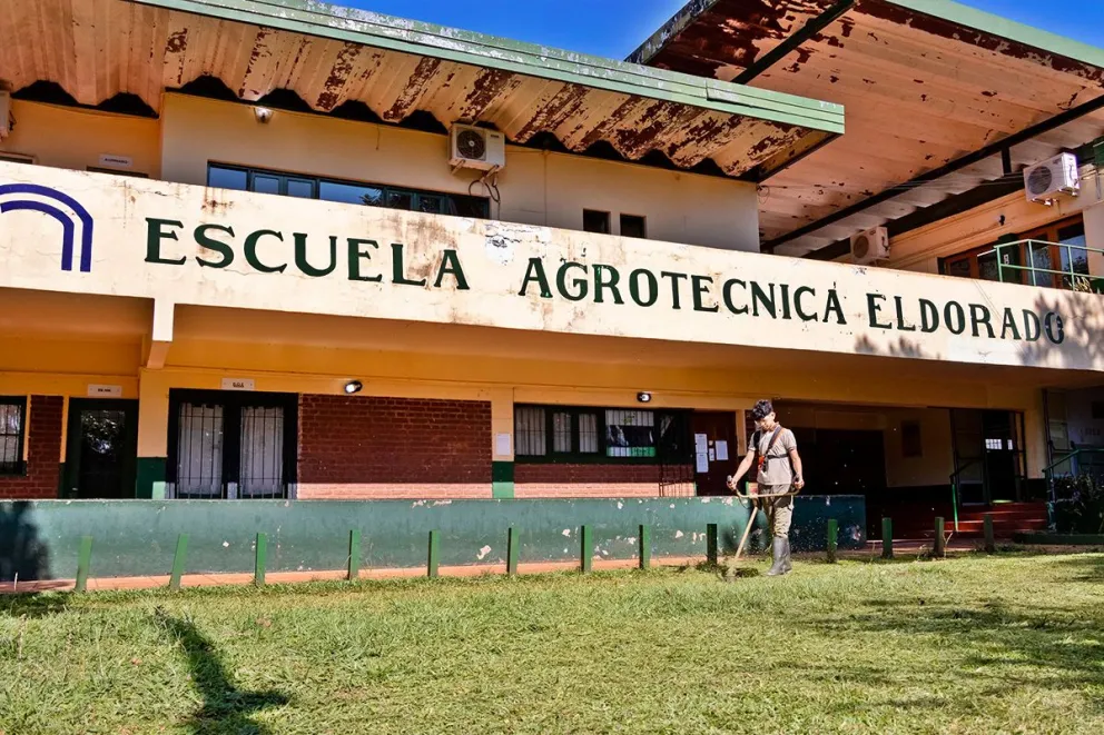 Fachada principal y zona de ingreso a la Escuela Agrotécnica de Eldorado.  Foto: Matías bordón
