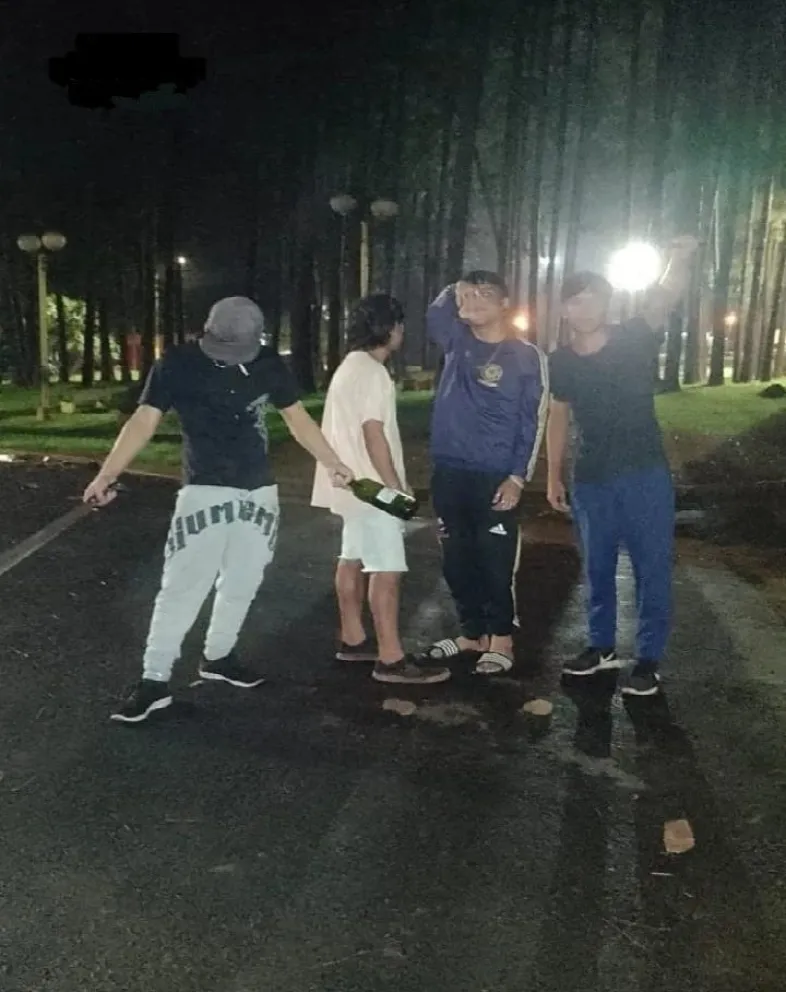 Los bandos comparten en las redes sociales fotos y videos de los enfrentamientos.