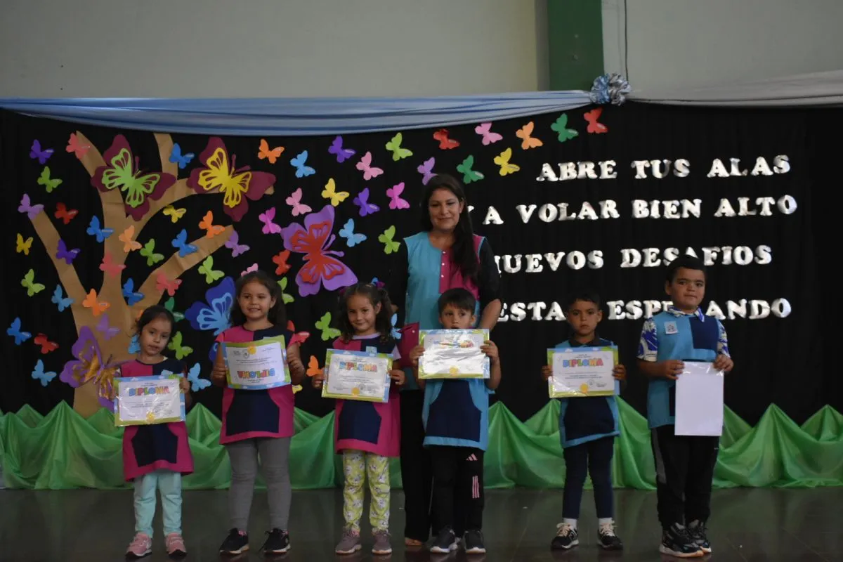 1462015 Emotivo acto de egresados de la primera promoción del Neni 2138 | El ...