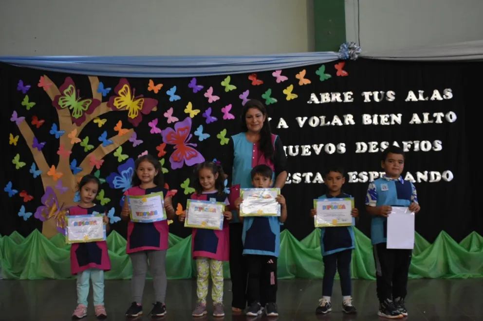 En la ceremonia detallaron que son 64 egresados los que pasan al nivel primario. //Fotos: Carina Martínez.
