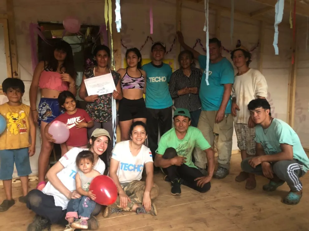 Techo y su voluntariado en Posadas. //Foto: Gentileza