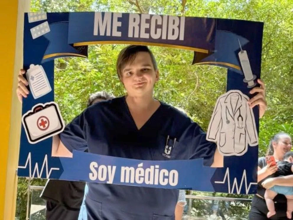 Matías Melnik, médico recientemente recibido. //Foto: Víctor Hugo Paniagua.