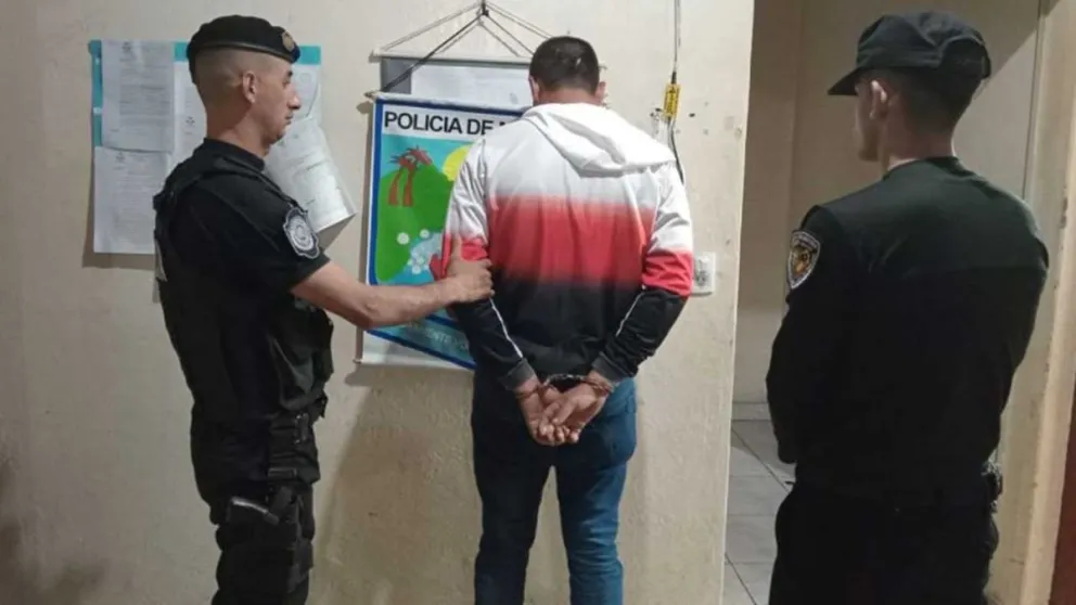 Jonatan D. S. (29) fue detenido a las pocas horas de atacar a tiros a un joven en Bernardo de Irigoyen. Foto: Polmis
