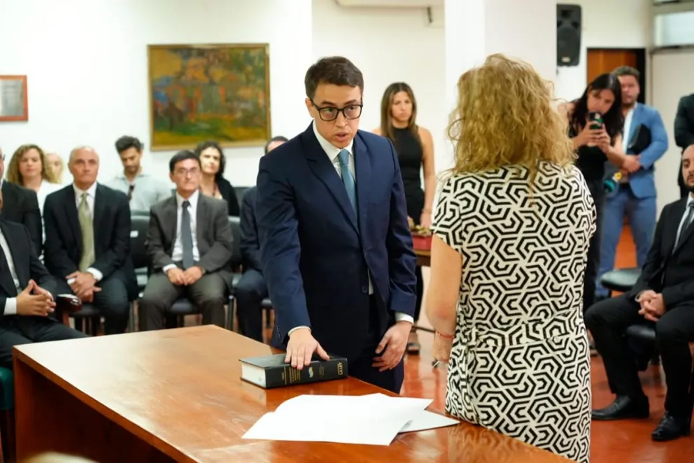 Juan Pablo Espeche juró como primer fiscal especializado en Ciberdelitos de la provincia.  Fotos: Marcelo Rodríguez