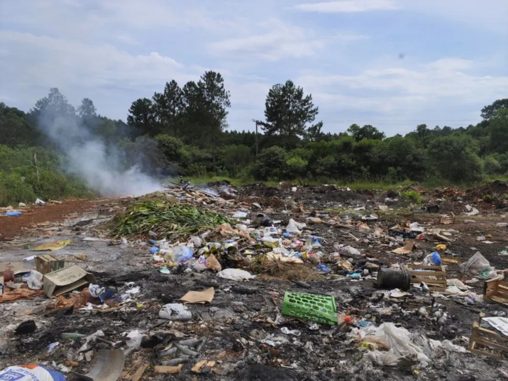 El basural a cielo abierto es cada vez más grande, en la localidad de Guaraní. //Fotos: Cristian Valdez.