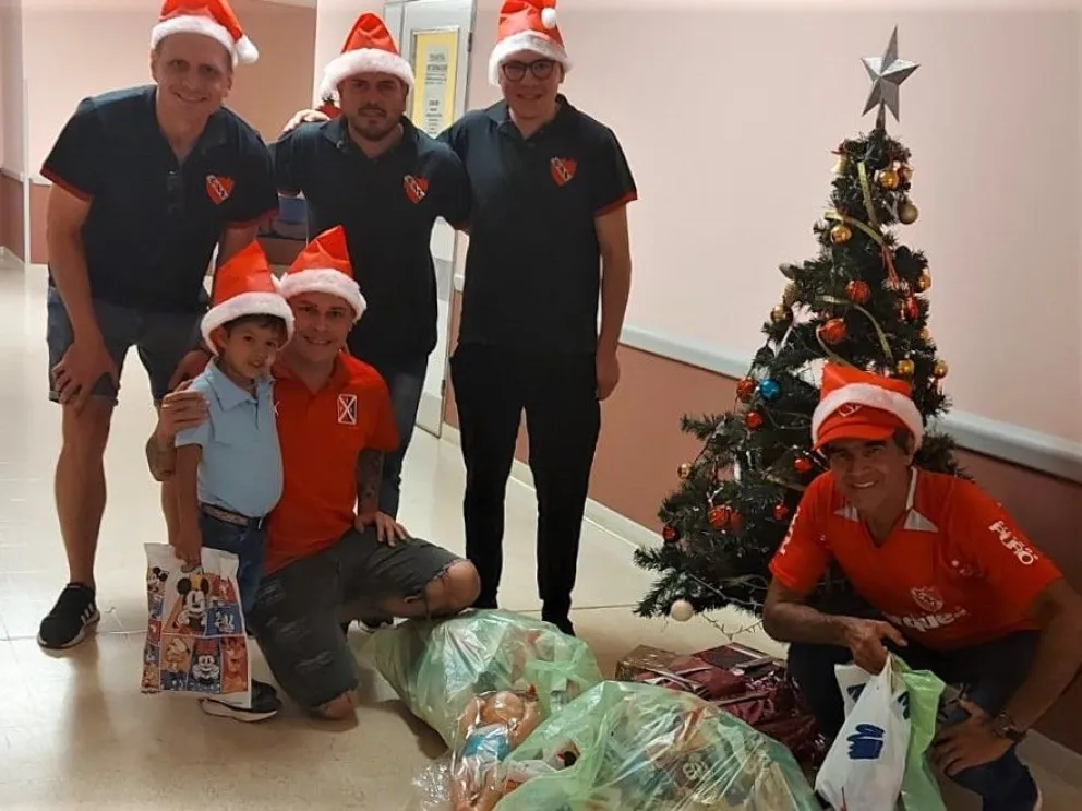 La entrega de regalos se concretó esta mañana, en el hospital. //Foto: gentileza.