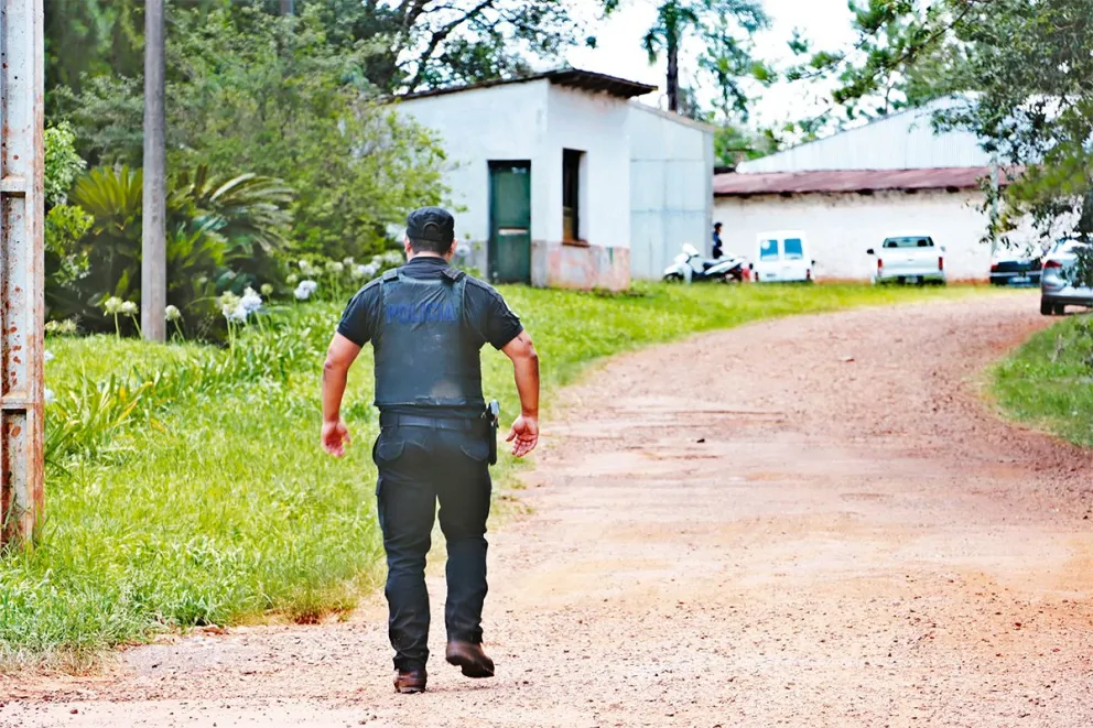 El cuerpo de Miñarro fue descubierto alrededor de las 7.30, por parte de un camarada que debía sustituirlo. Se investiga también un posible ajuste de cuentas. Foto: Matías Bordón