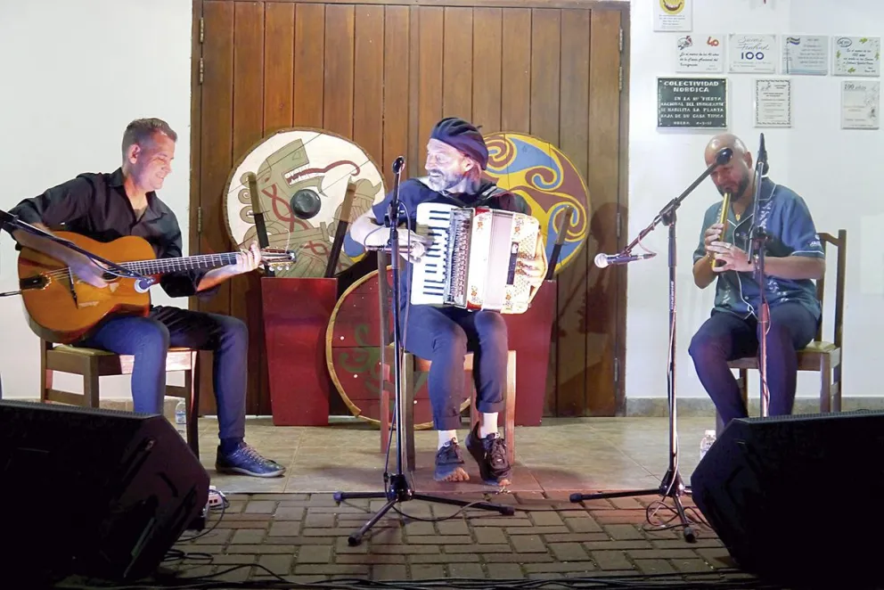 Un concierto íntimo marcó la unión de grandes en Tierra Colorada. //Fotos: Luciano Ferreyra.