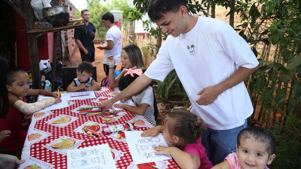 Todos los sábados los voluntarios se acercan al merendero Los Peques o a merenderos aledaños. Foto: Natalia Guerrero