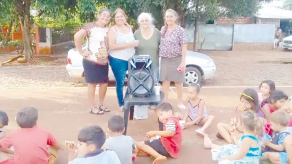Mamá Tola tuvo doce hijos, pero adoptó a todos los chicos del barrio. 