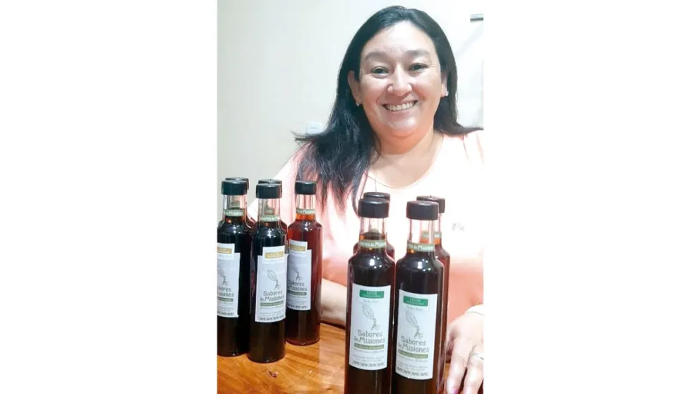 Ninfa trabaja con yerba canchada.