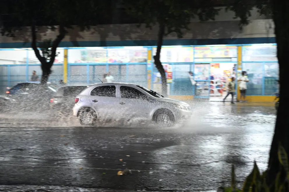 La lluvia llegó a la zona sur en la noche. Foto: Victor Paniagua