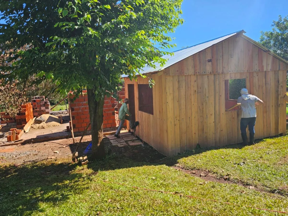 Gesto solidario: una familia que perdió todo en un incendio días atrás, renace con un nuevo hogar imagen-12