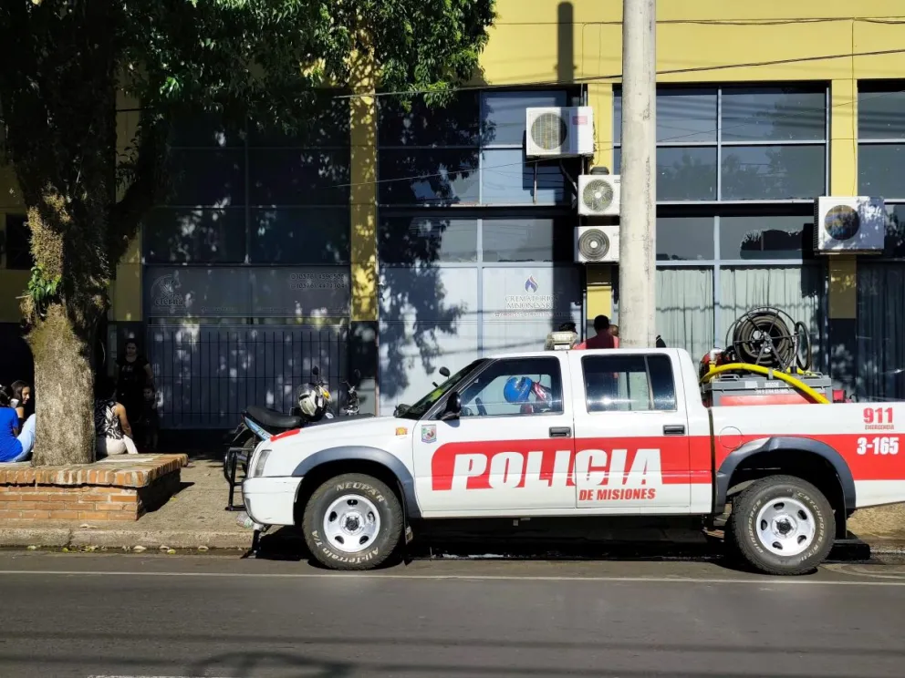 Velan al bombero Núñez en un salón ubicado sobre la avenida Lavalle de Posadas.// Foto: Marcos Isaac.
