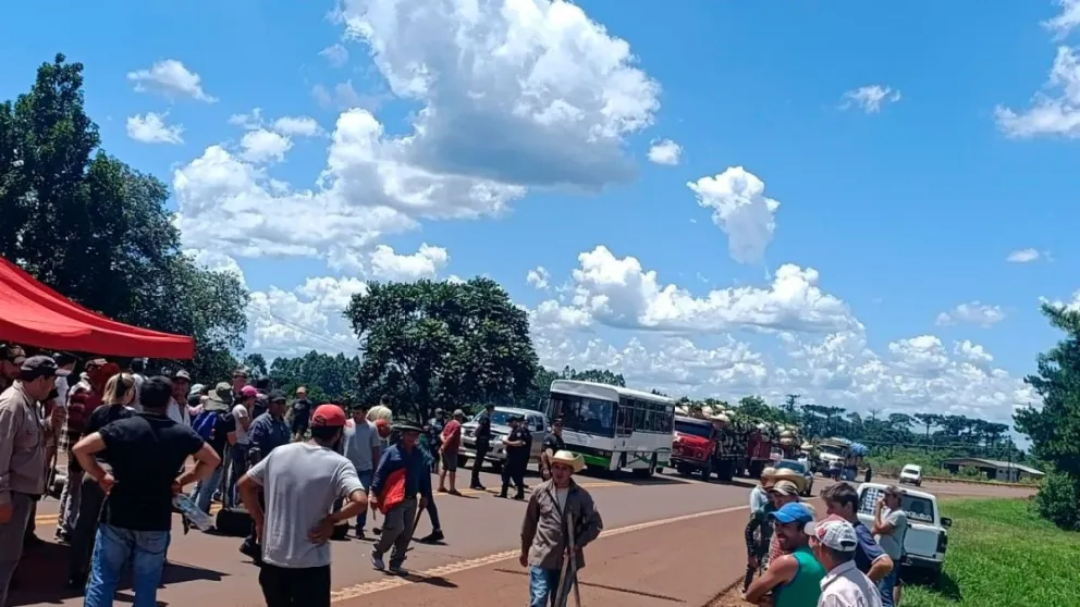 Tensión en la ruta por bloqueo a camiones con yerba mate imagen-6