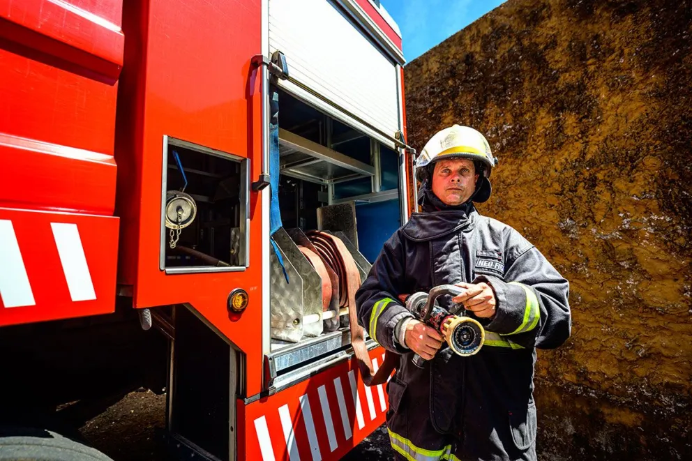 Los bomberos priorizan la seguridad de las personas y los recursos naturales. Foto: Víctor Paniagua