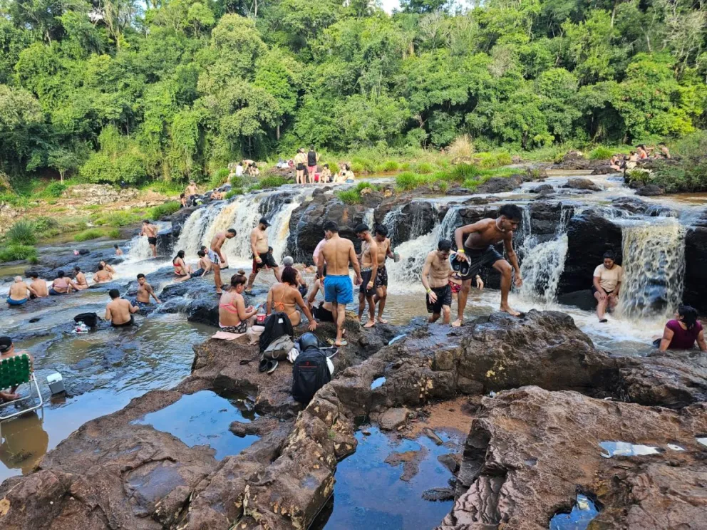 El complejo turístico, repleto este domingo. //Foto: Esteban González.