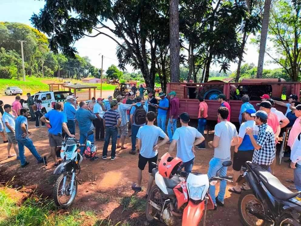 Las asambleas y vigilias de productores en inmediaciones a las rutas se replican en varios municipios.