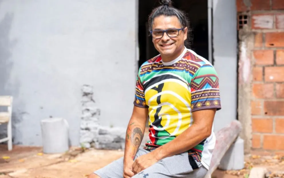 Chane Arias, lider de La Espiral y vecino de Villa Blosset invitó a todos a vivir el tradicional carnaval este sábado. //Foto: Marcelo Rodríguez.