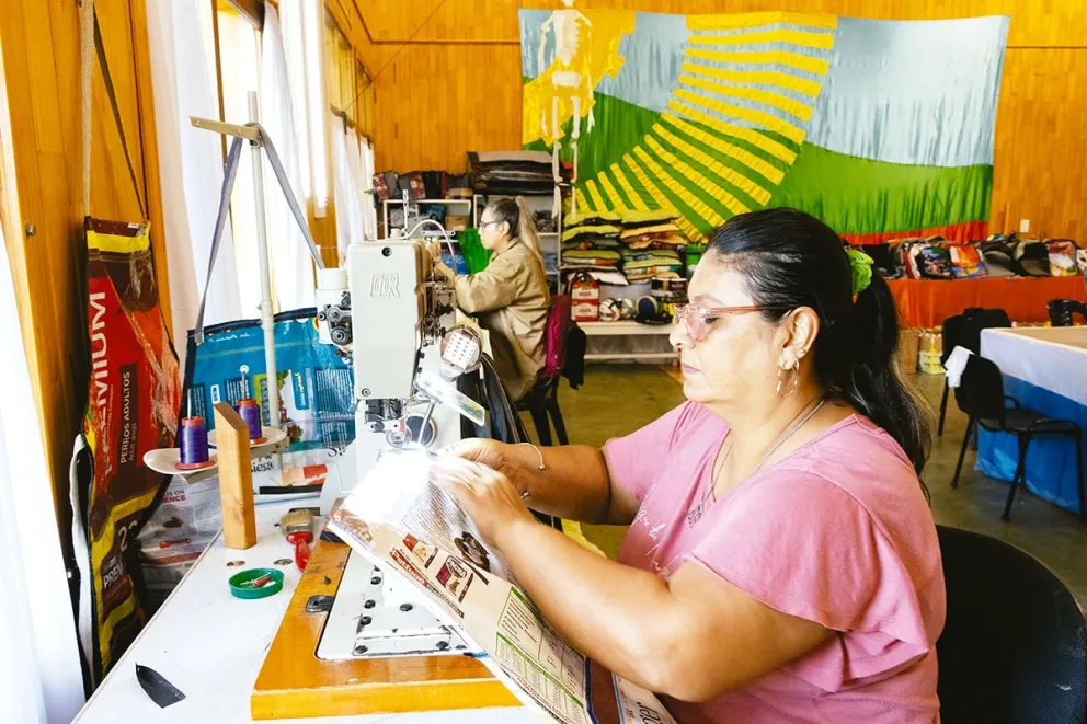 El Plan Reciclar le da un nuevo uso a aquello iba destinado a la basura, beneficia al medioambiente y genera ingresos. En Eldorado durante 2024 se reutilizaron  7 mil kilos de residuos. Otras experiencias y proyectos en la provincia.