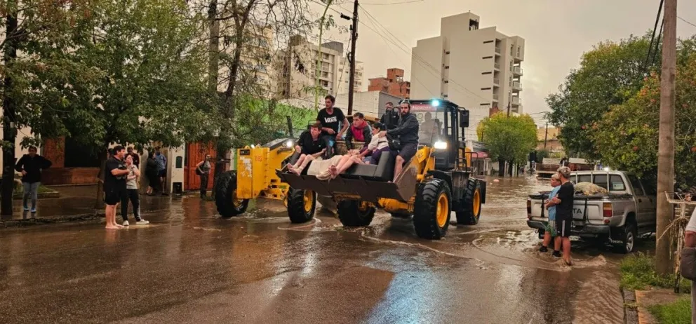 Las tareas de evacuación continúan en las zonas más afectadas. //Fotos: Diario La Brújula.