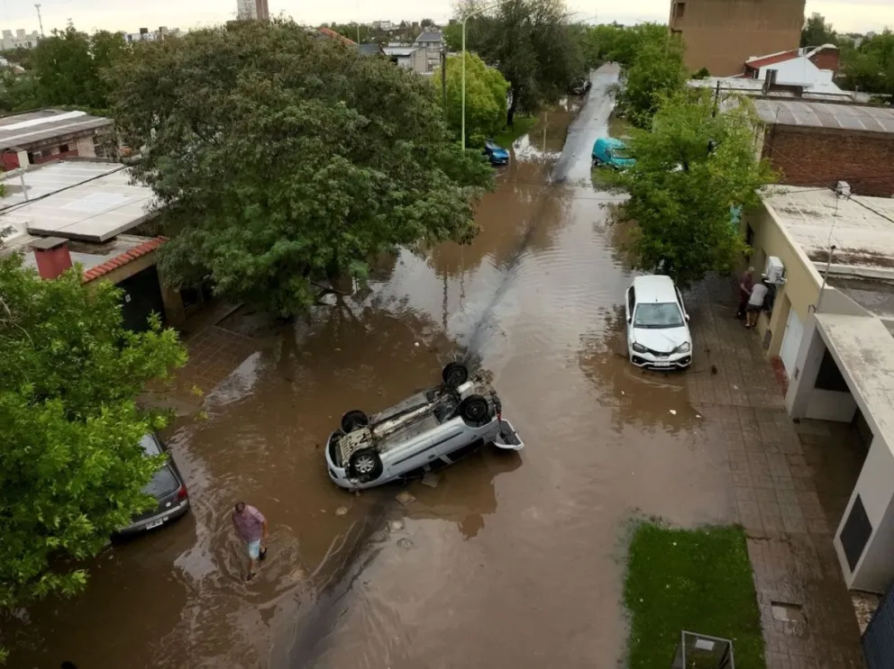Las donaciones serán enviadas a Bahía Blanca, ciudad que en parte aún permanece bajo agua. //Foto: AP.
