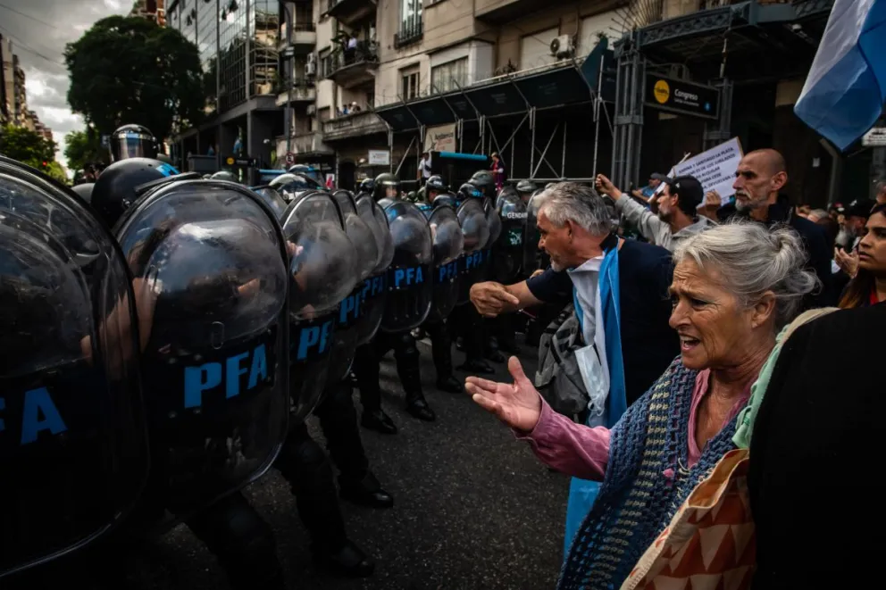La protesta se realizó en inmediaciones del Congreso. Foto. Federico Gross