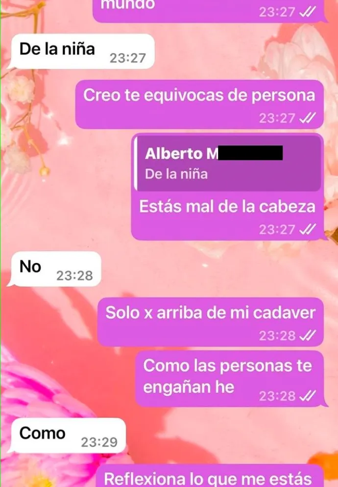 Antes de bloquearla, la madre guardó parte de la charla con el acusado.  