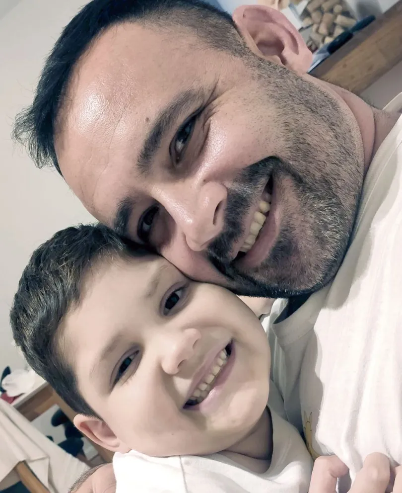 Mañana parte el vuelo. El niño posadeño se someterá a dos trasplantes y sesiones de quimioterapia. “Estamos agradecidos de corazón con toda la gente que nos ayudó”, dice la familia, que necesita fondos para costear el resto del tratamiento y la estadía.