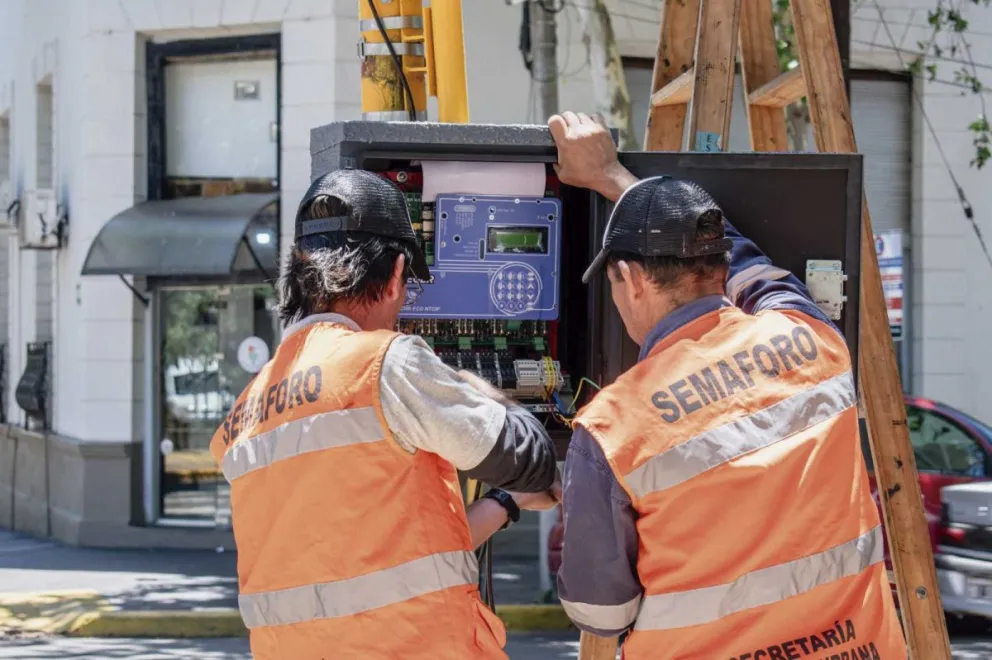 Se instalaron nuevos controladores para monitorear los semáforos.  