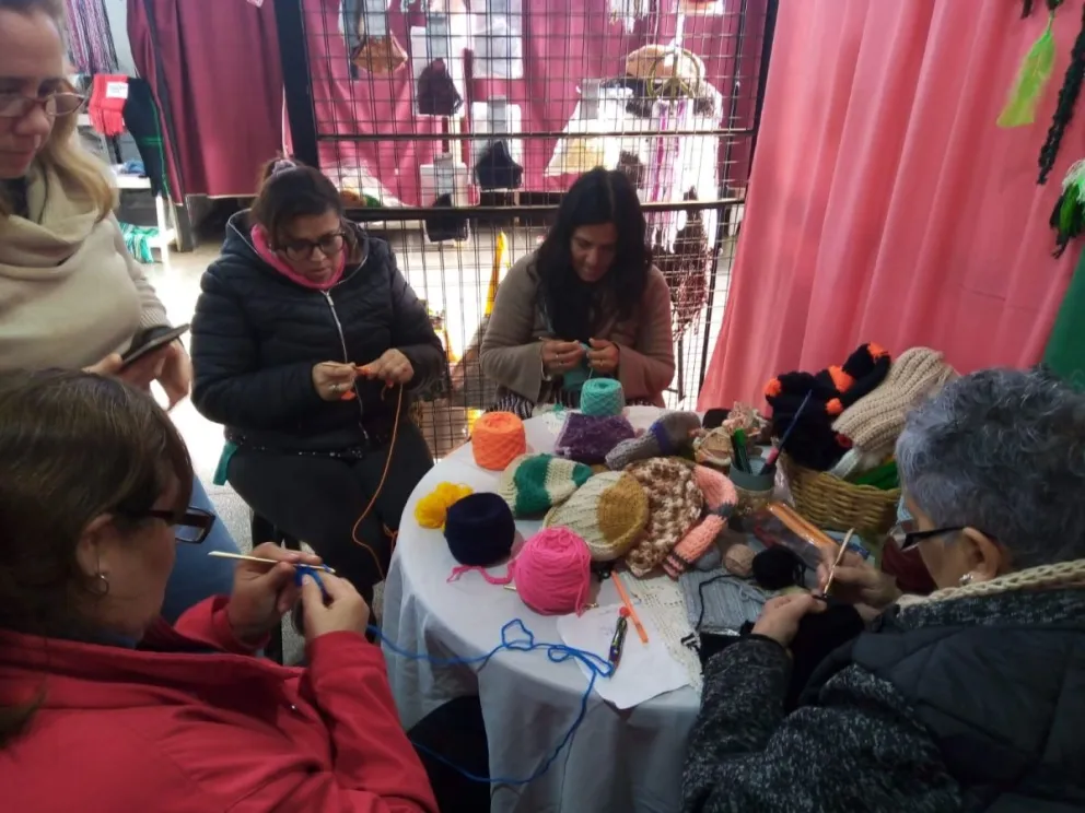 Durante abril, estarán recibiendo donaciones y a partir de mayo comenzarán a tejer. 